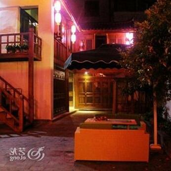 Red Cherry Inn - Photo2