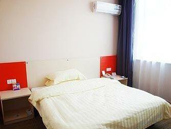 Super 8 Hotel Yishui - Photo5