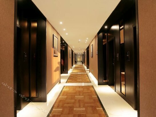 Vienna Theme Hotel - Photo3