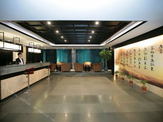 Vienna Theme Hotel - Photo4