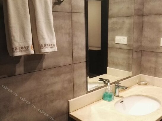 Vienna Theme Hotel - Photo5