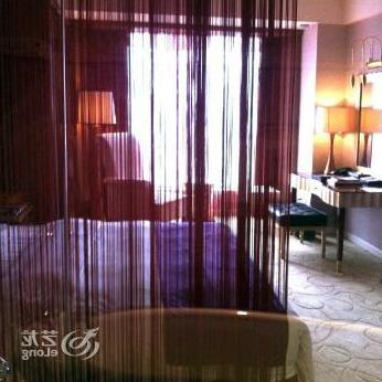 Times Holiday Hotel - Photo2