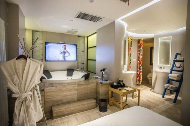 Blue Magpie Hotel - Photo5