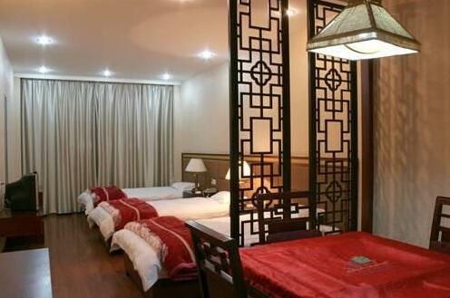 Peach Blossom Manor - Photo2