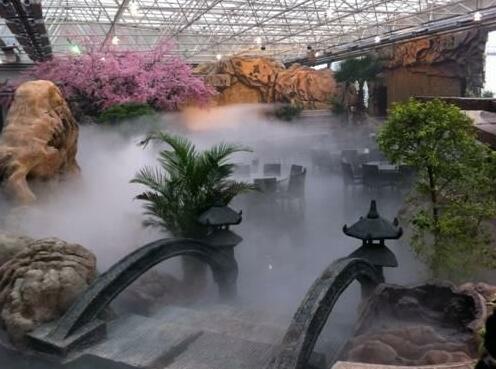 Peach Blossom Manor - Photo3