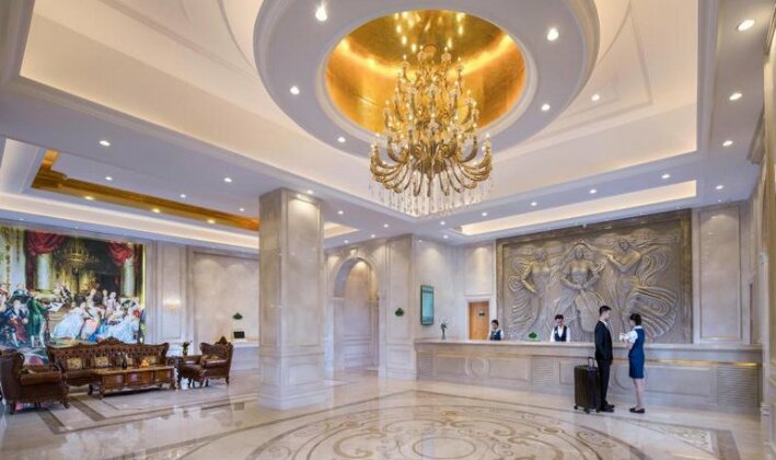 Vienna International Hotel Maoming Wanda Plaza - Photo2