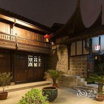 Langzhong Zhenjiang House Hotel