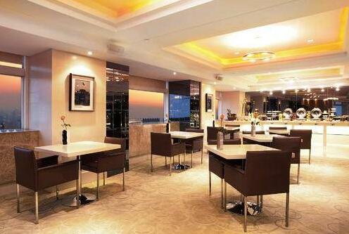Crowne Plaza Nanjing Hotels & Suites - Photo2