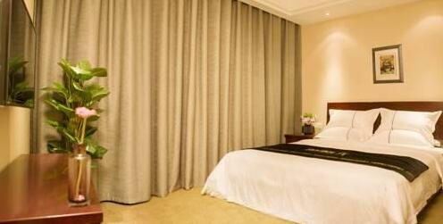 Round Hotel
