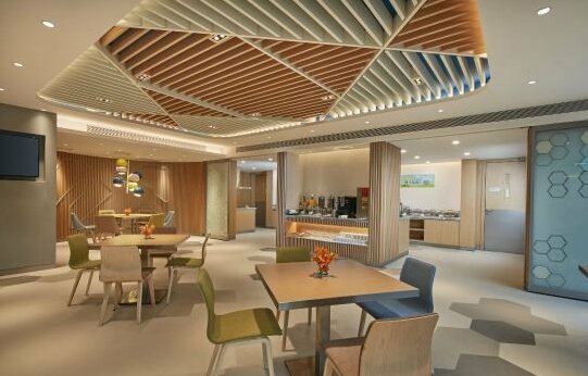 Holiday Inn Express Nantong Textile City - Photo2