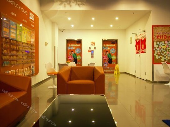 Pod Inn Ningbo Wanli Collage - Photo3