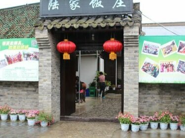 Yingshicheng Lujia Hostel