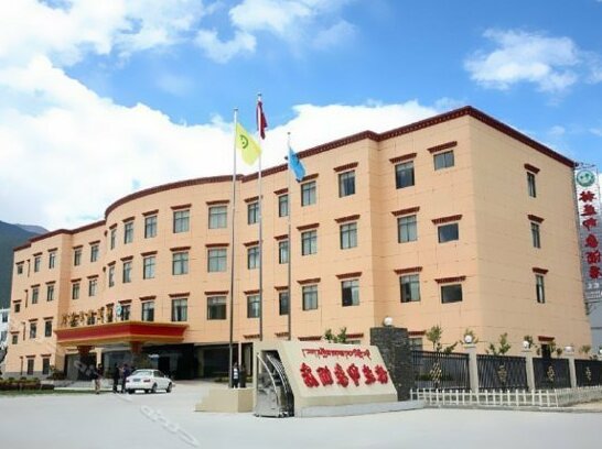 Nyingtri Impression Hotel - Photo2
