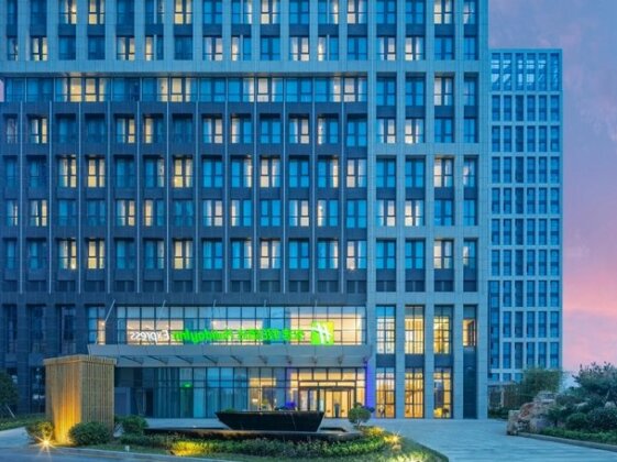 Holiday Inn Express - Qingdao West Coast - Photo2