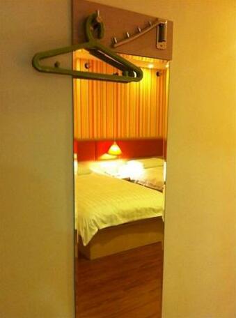 Home Inn Qingdao Licang Baolong Square - Photo4