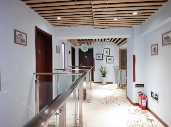 Hometree Theme Hotel - Photo5