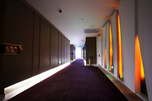 Kinghood Hotel - Photo2