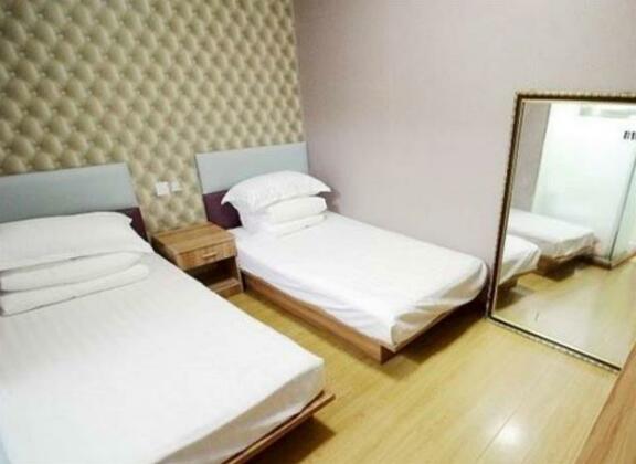 Little Free Time Internationa Hostel Qingdao - Photo4