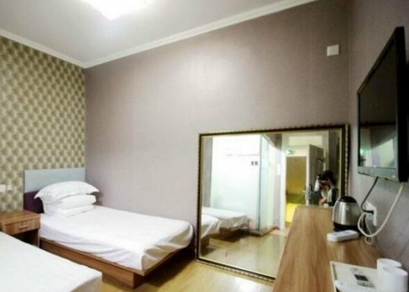 Little Free Time Internationa Hostel Qingdao - Photo5