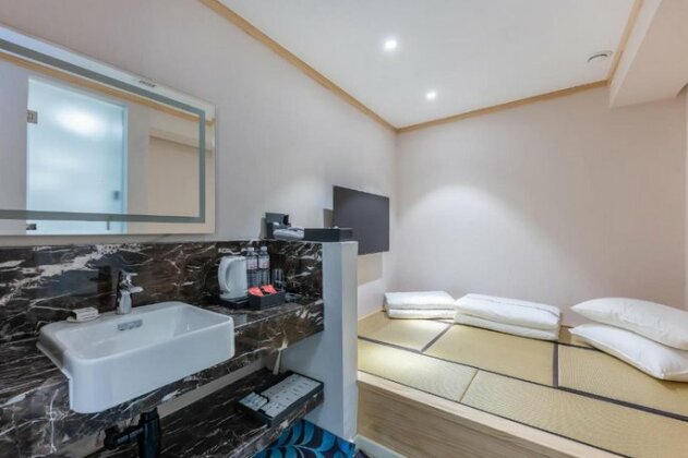 Qingdao Boat Hotel - Photo4