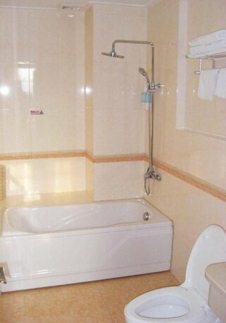 Qingdao Tianwei Huaqing Hotel - Photo2