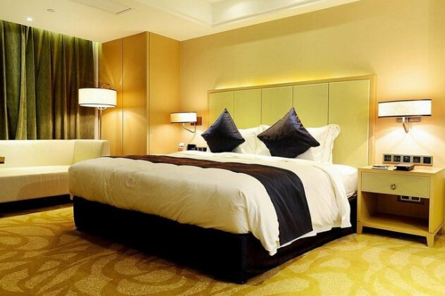 Sky World Hotel Qingdao - Photo3