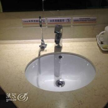 Super 8 Hotel Qingdao developing area of Petroleum University - Photo2
