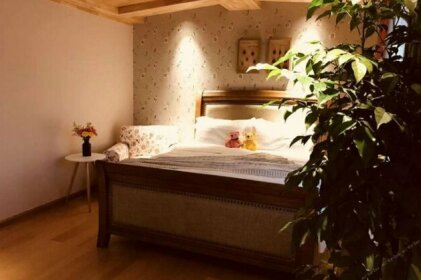 Yimei Luowei Tianlin Geli Hotel