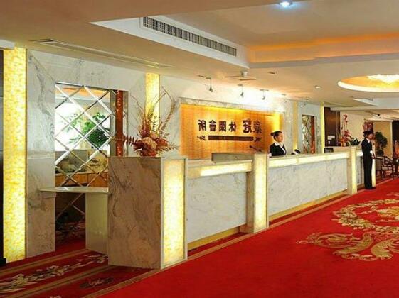 Fountain Crown Hotel - Photo2