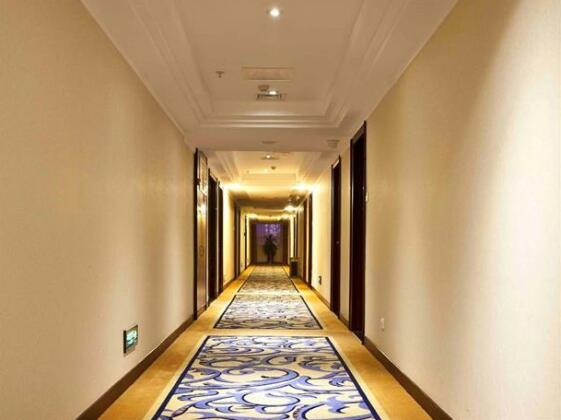 Fountain Crown Hotel - Photo3