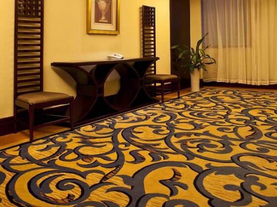 Fountain Crown Hotel - Photo4