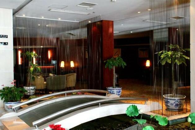 Longyou Jinfeng Guomao Hotel - Photo3