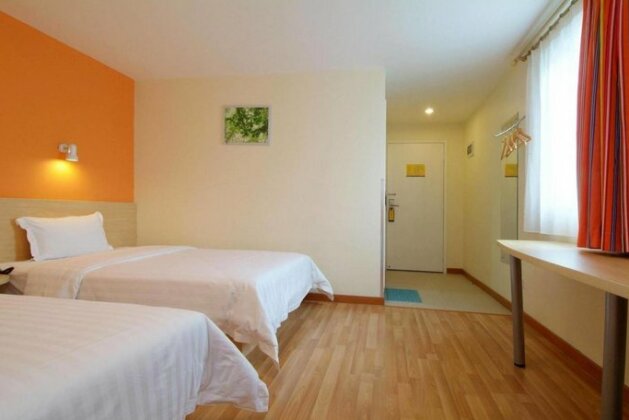 Seven Days Hotel Rizhao - Photo2