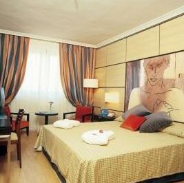 One Plus One Holiday Hostel - Photo2