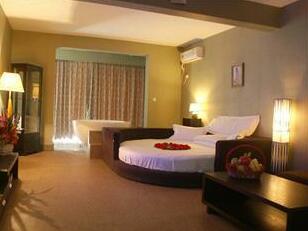 SongFeng Hotel - Photo4