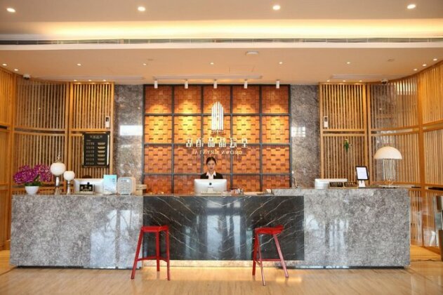 Crown Crystal Hotel - Photo2
