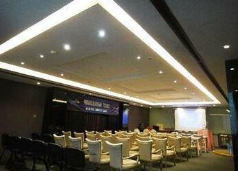Green Tree Inn Shanghai Expo Village Business Hotel - Photo5