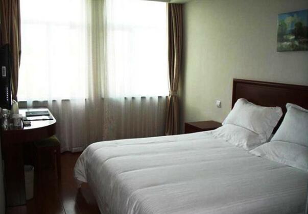 GreenTree Inn ShangHai PuDong Airport HuaXia East Road Railway Station Shell Hotel - Photo3