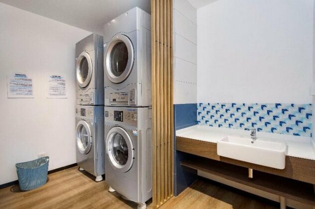 Holiday Inn Express Shanghai Kangqiao - Photo2