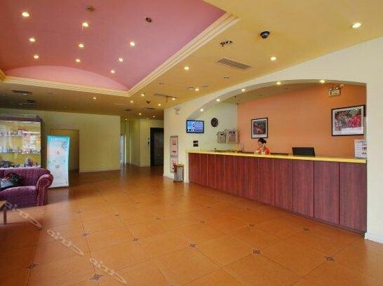 Home Inn Hotel Shanghai North Industria - Photo3