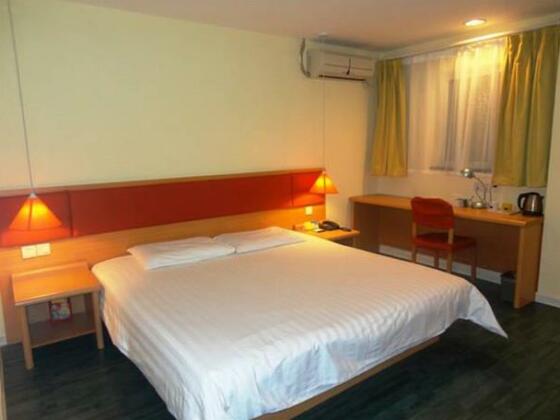 Home Inn Shanghai Beihong Road - Photo2