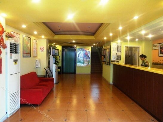 Home Inn Shanghai Jiading Chengzhong Road - Photo2