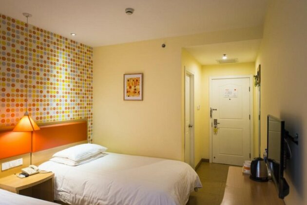 Home Inn Shanghai Nanzhan - Photo2