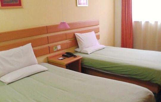 Home Inn Shanghai Xianxia Road - Photo2