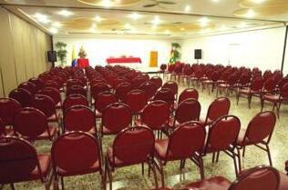 Home Inn Zhenbei Road - Photo2