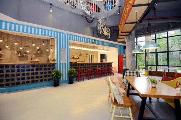 J Trip Youth Hostel - Photo3