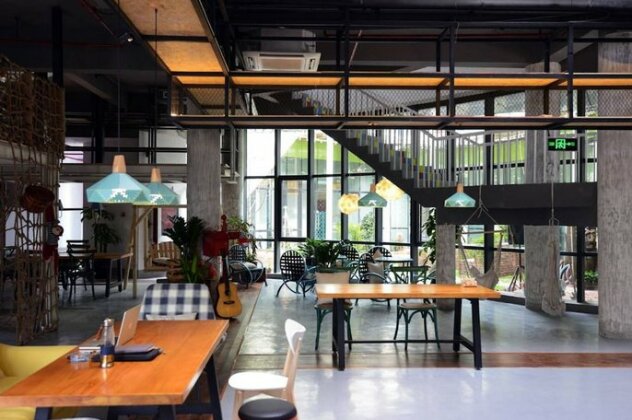 J Trip Youth Hostel - Photo4