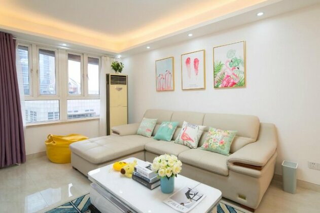 Nanjing west road boutique apartment