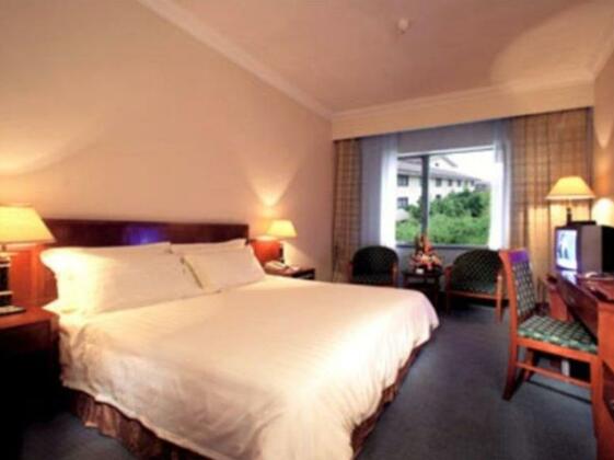 New Garden Hotel - Photo2