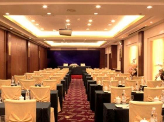 New Garden Hotel - Photo4